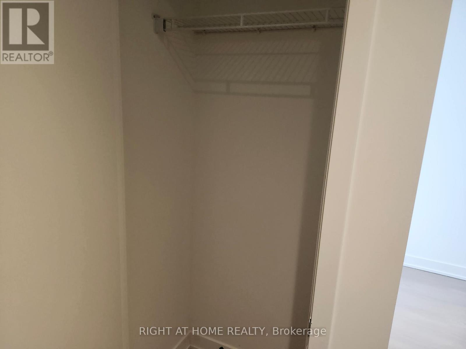 3901 - 448 Burnhamthorpe Road W, Mississauga, Ontario  L5B 4M6 - Photo 14 - W12897832