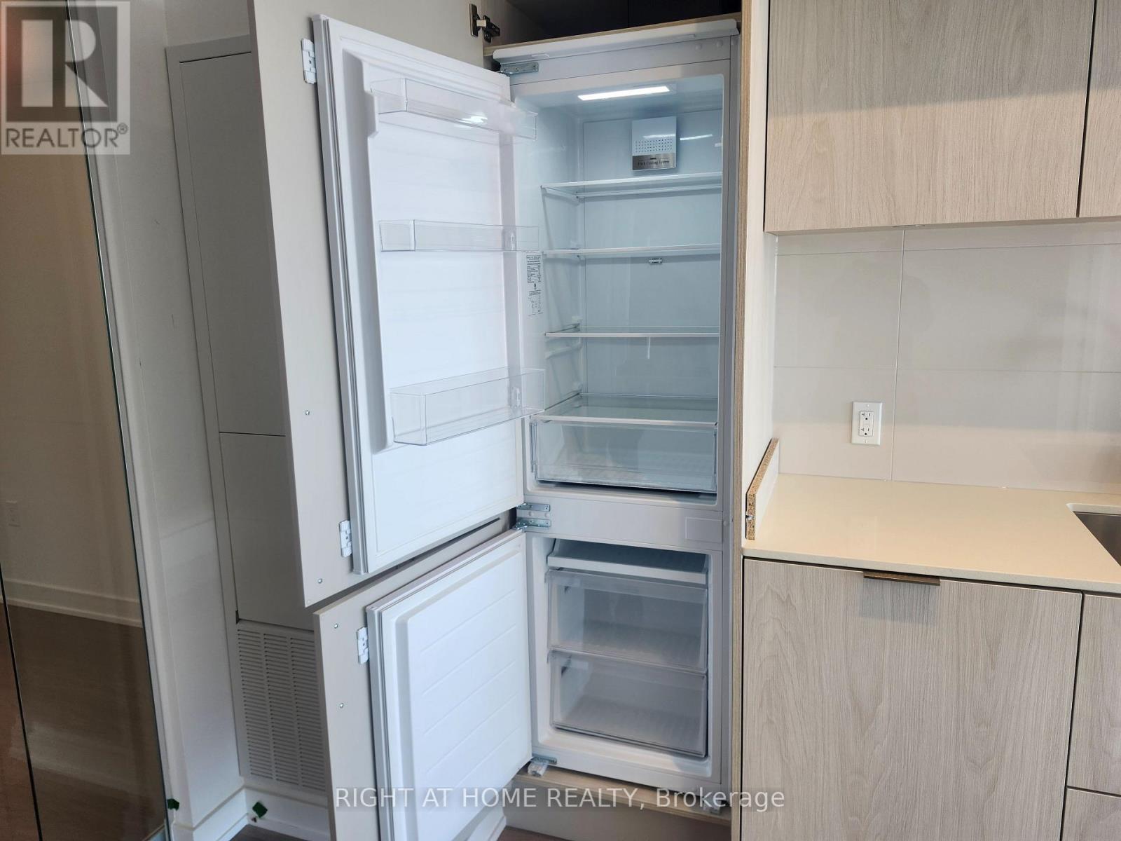 3901 - 448 Burnhamthorpe Road W, Mississauga, Ontario  L5B 4M6 - Photo 8 - W12897832