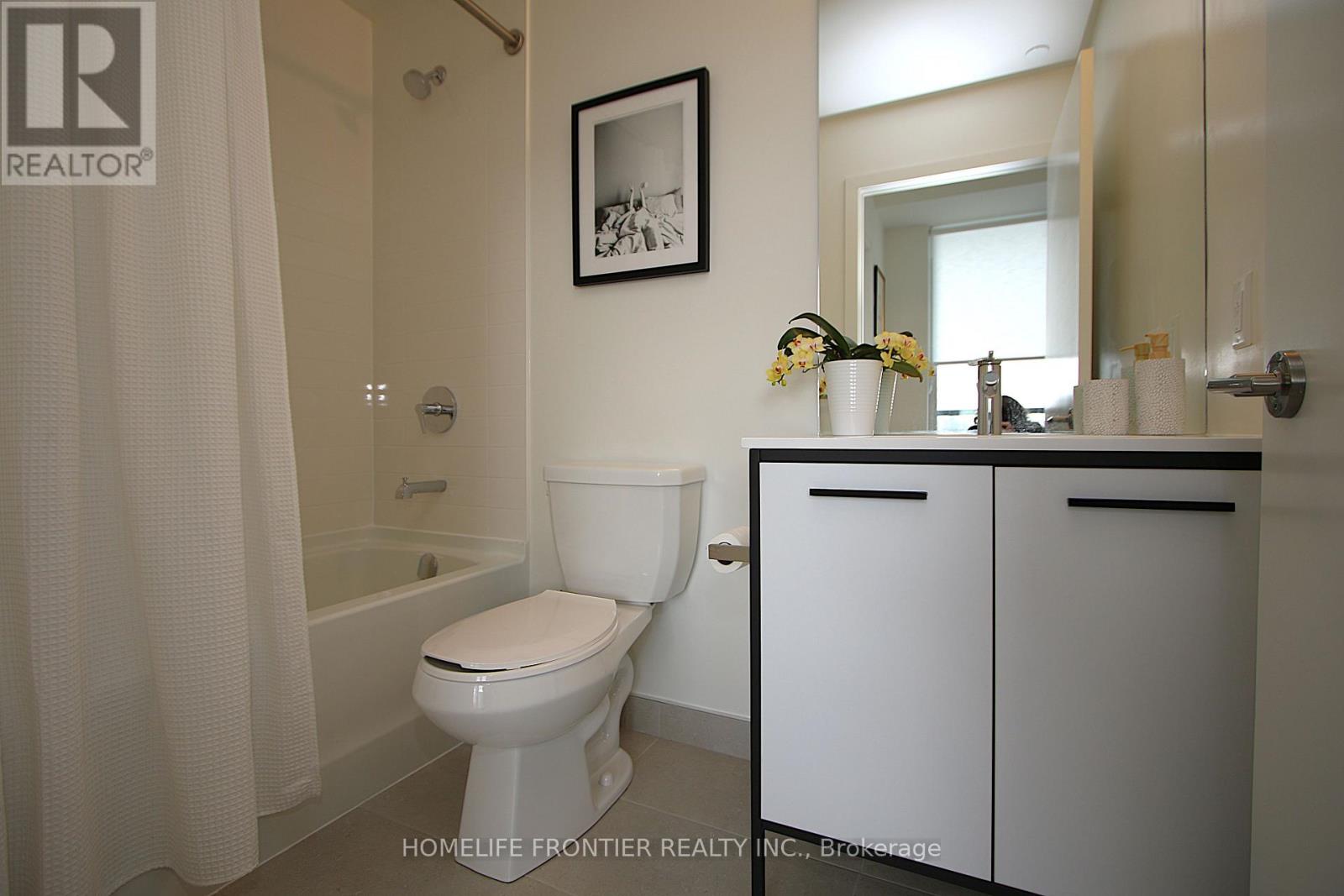 220 - 185 Deerfield Road, Newmarket, Ontario  L2Y 0G7 - Photo 12 - N12899058