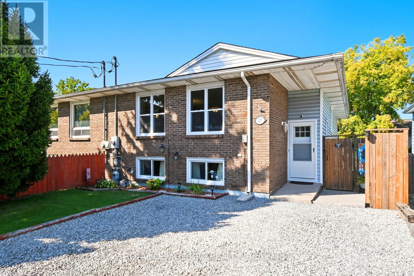 117 Bartlett Street, Thorold, Ontario  L2V 4Y5 - Photo 1 - X12899328