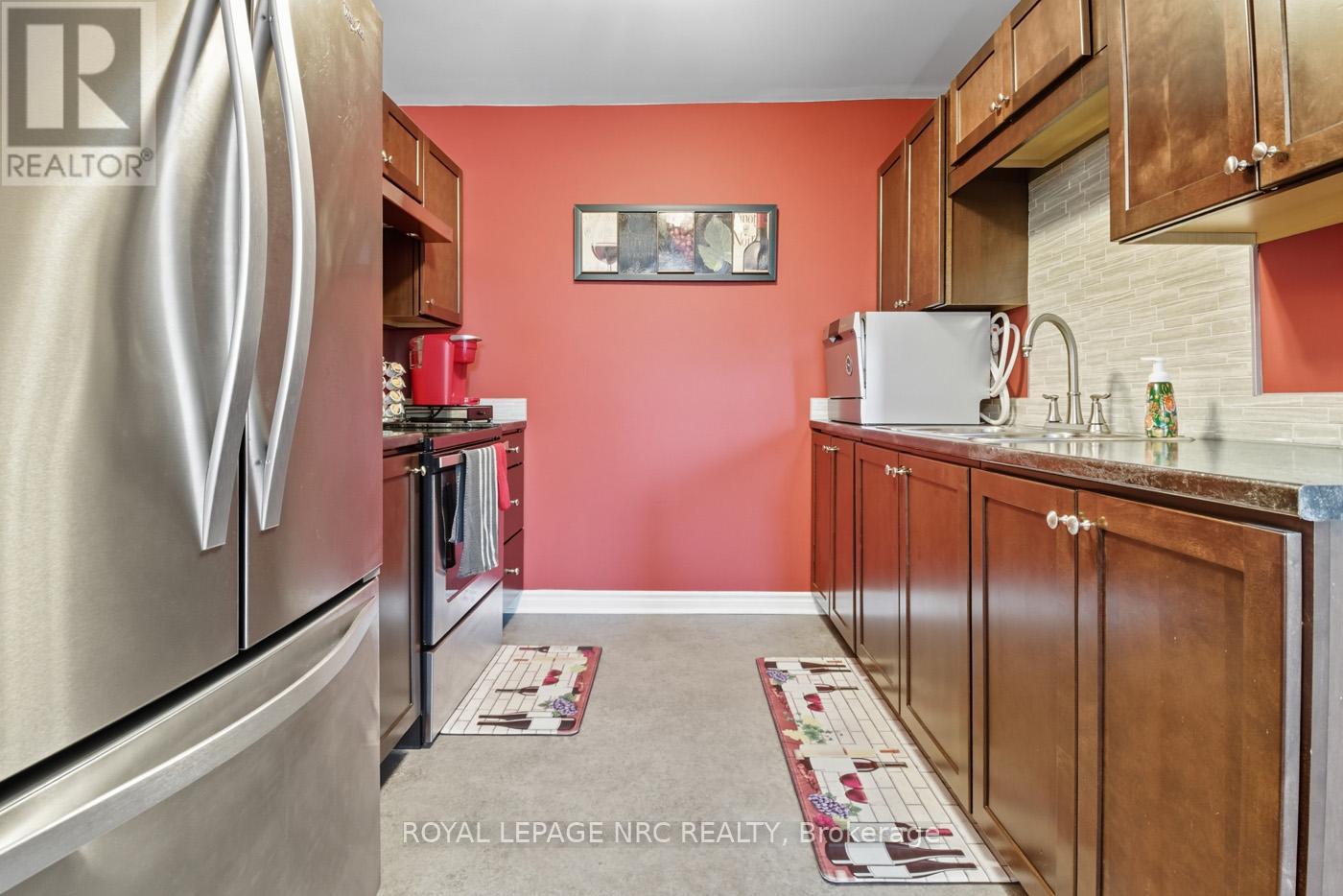 117 Bartlett Street, Thorold, Ontario  L2V 4Y5 - Photo 3 - X12899328