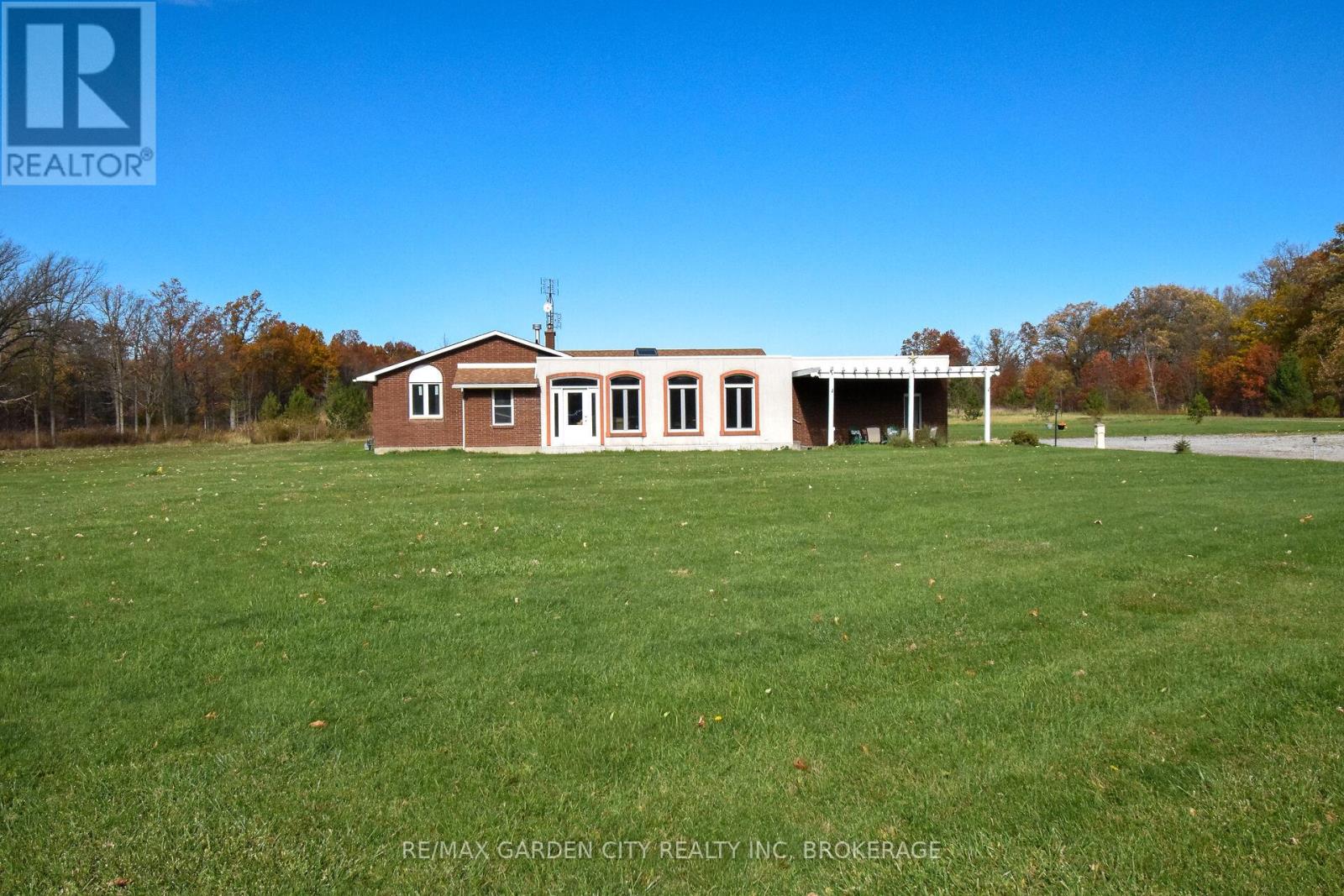 9735 Carl Road, Niagara Falls, Ontario  L0S 1K0 - Photo 2 - X12899368