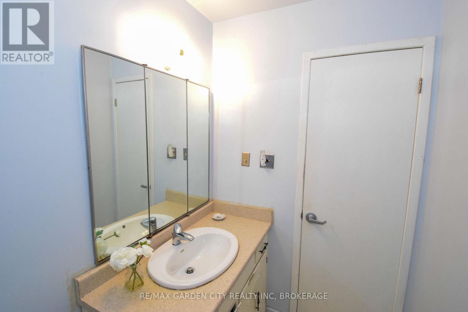 9735 Carl Road, Niagara Falls, Ontario  L0S 1K0 - Photo 23 - X12899368