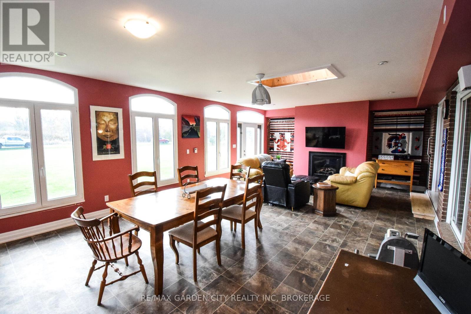 9735 Carl Road, Niagara Falls, Ontario  L0S 1K0 - Photo 7 - X12899368