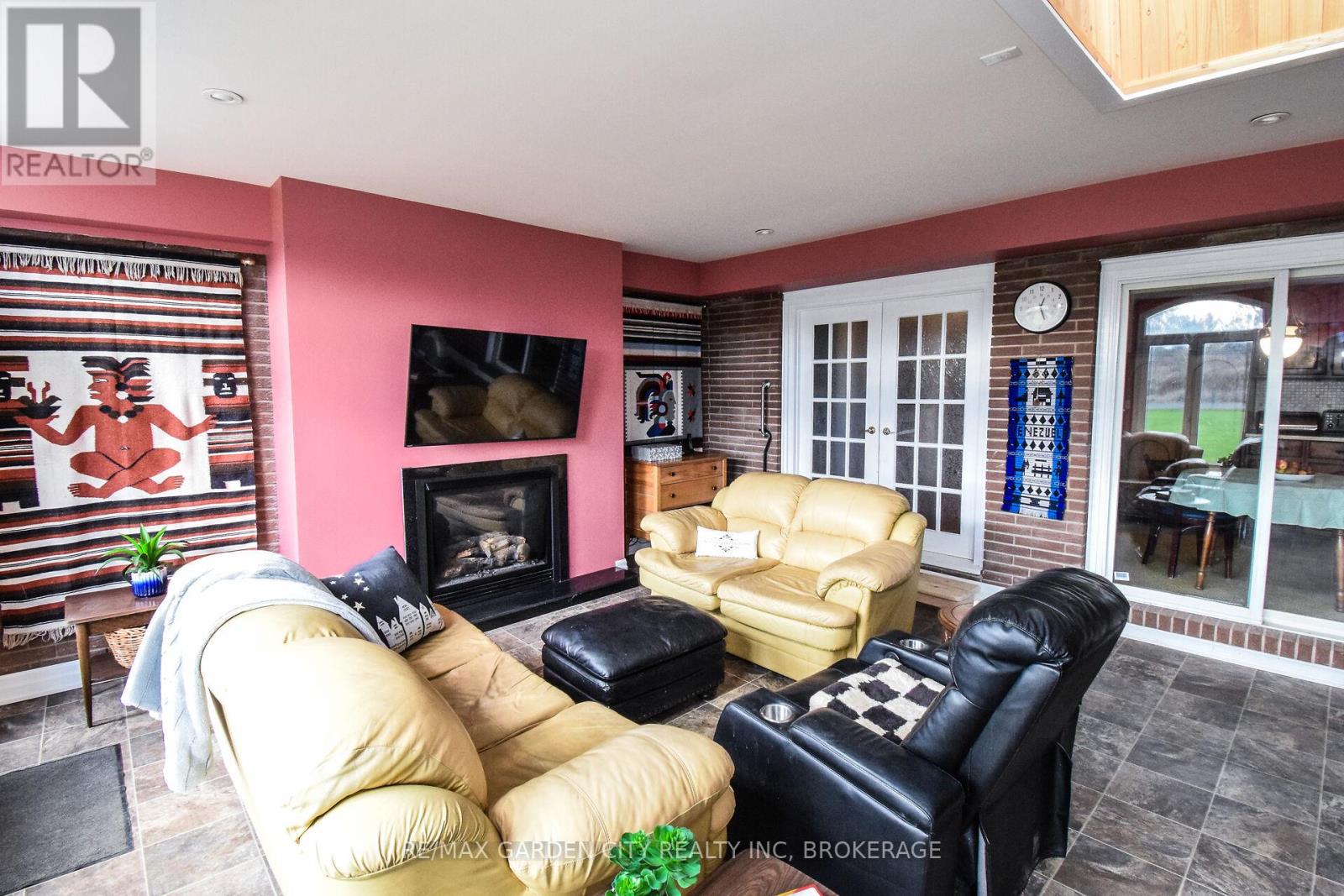 9735 Carl Road, Niagara Falls, Ontario  L0S 1K0 - Photo 8 - X12899368