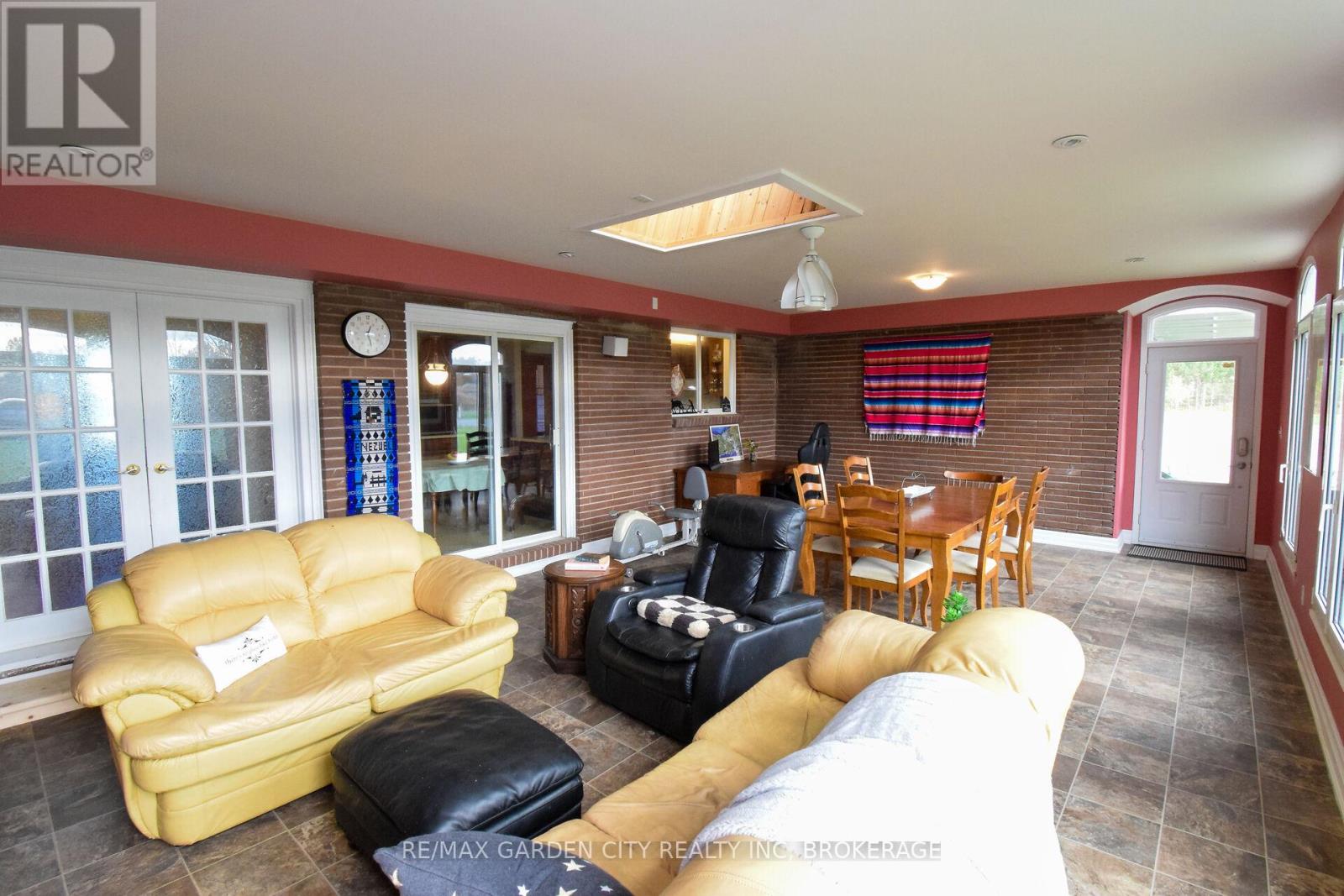 9735 Carl Road, Niagara Falls, Ontario  L0S 1K0 - Photo 9 - X12899368