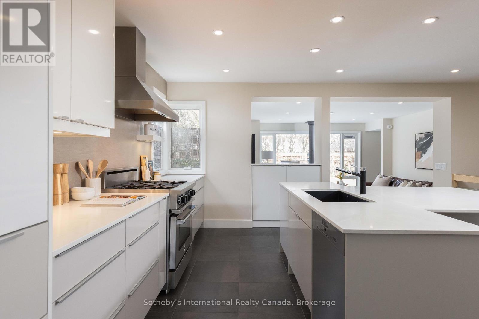 367 Spruce Street, Oakville, Ontario  L6J 2H2 - Photo 12 - W12899302