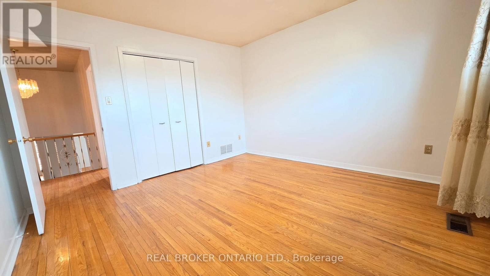 Upper - 214 Fairglen Avenue, Toronto (L'amoreaux), Ontario  M1W 1B1 - Photo 18 - E12798588