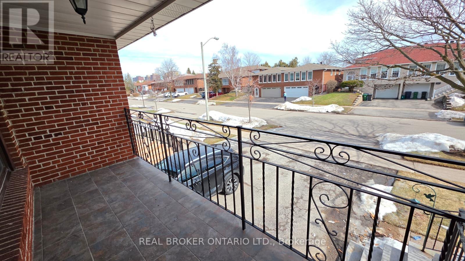 Upper - 214 Fairglen Avenue, Toronto (L'amoreaux), Ontario  M1W 1B1 - Photo 15 - E12798588