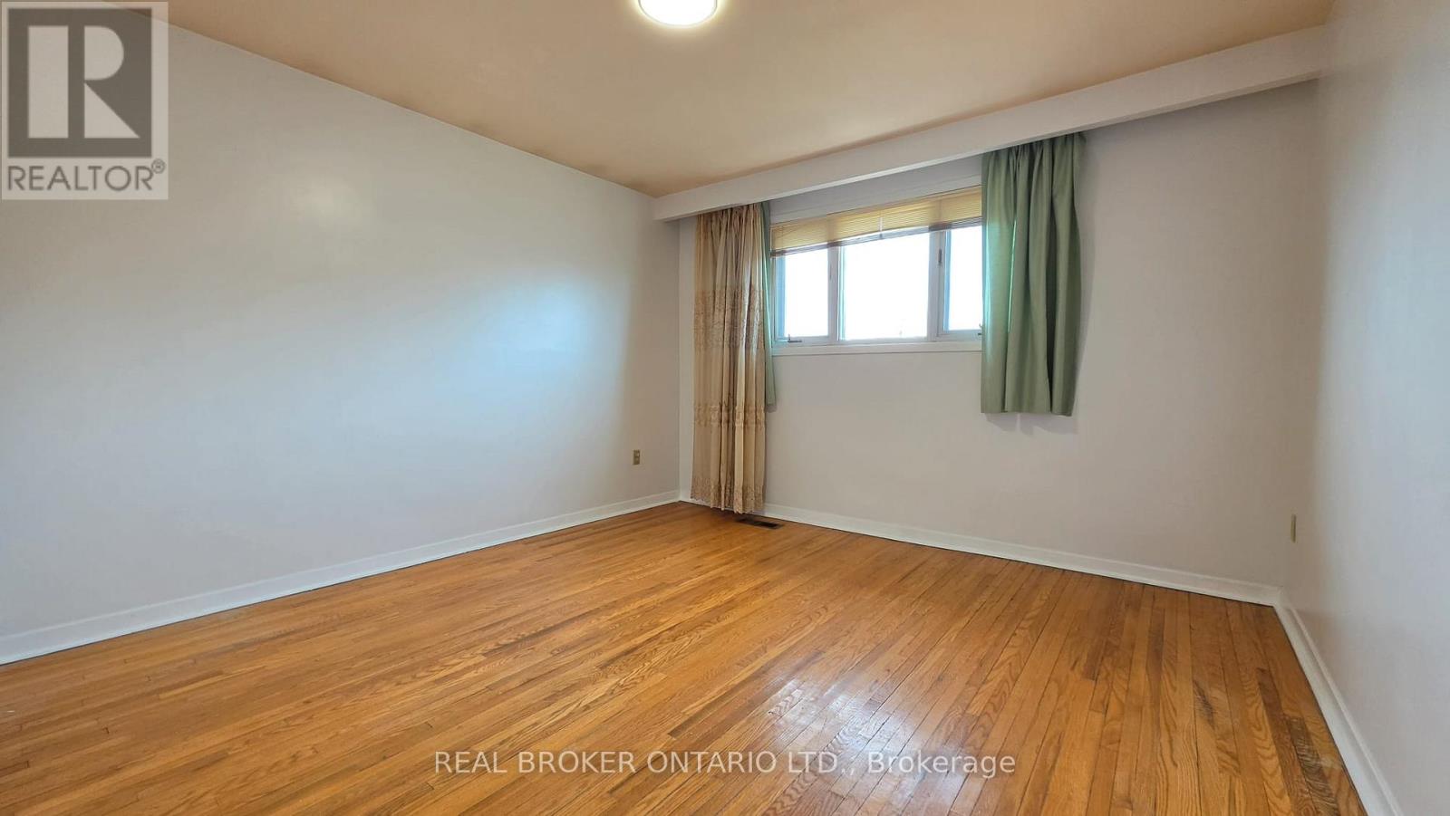 Upper - 214 Fairglen Avenue, Toronto (L'amoreaux), Ontario  M1W 1B1 - Photo 19 - E12798588