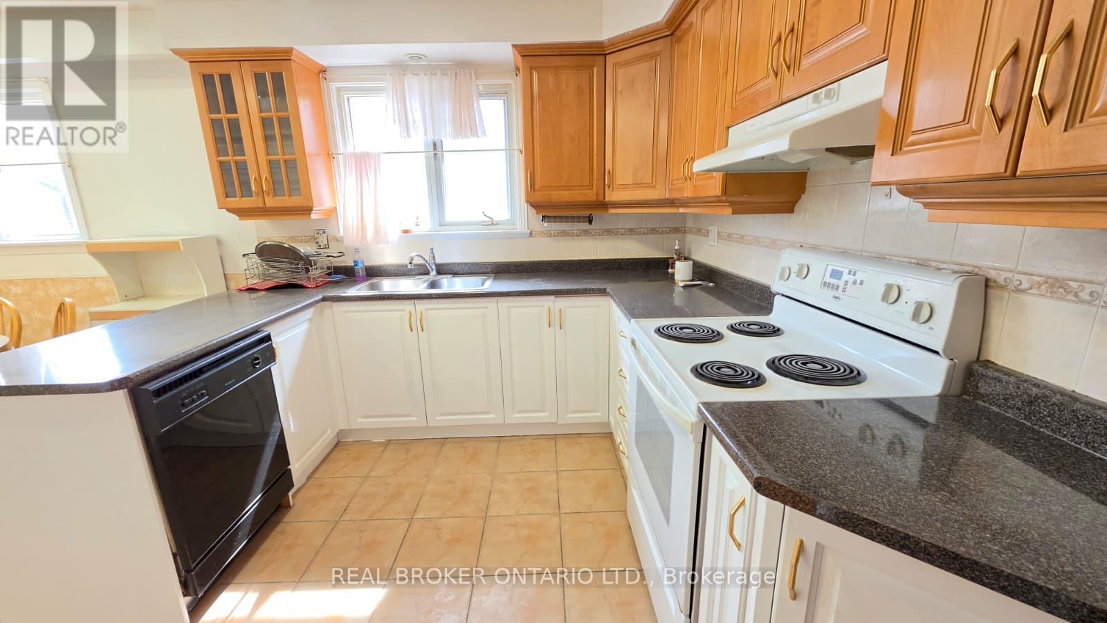 Upper - 214 Fairglen Avenue, Toronto (L'amoreaux), Ontario  M1W 1B1 - Photo 5 - E12798588