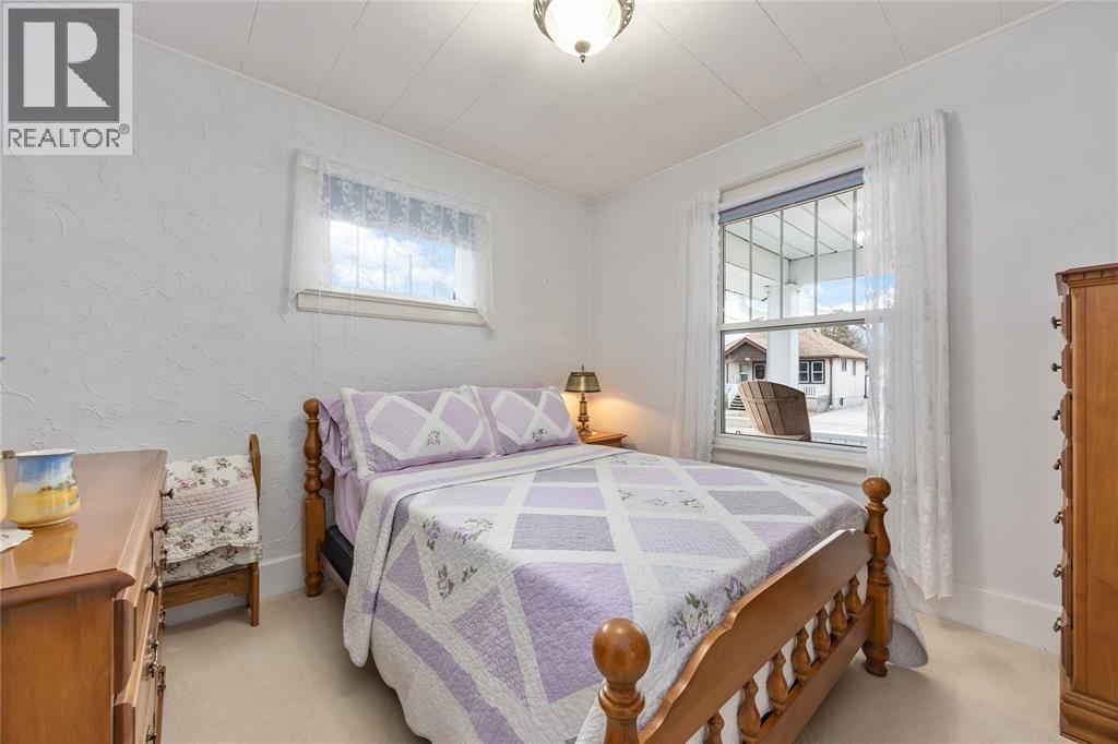 318 Cobden Street, Sarnia, Ontario  N7T 4A3 - Photo 13 - 26005728