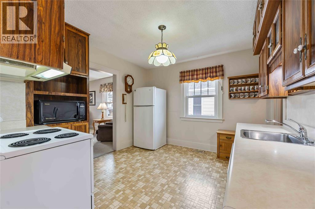 318 Cobden Street, Sarnia, Ontario  N7T 4A3 - Photo 7 - 26005728