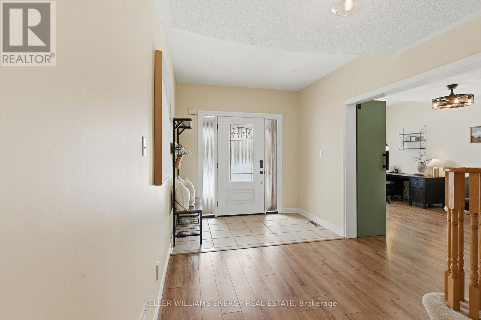 105 Guildwood Drive, Clarington, Ontario  L1C 5C7 - Photo 3 - E12899444