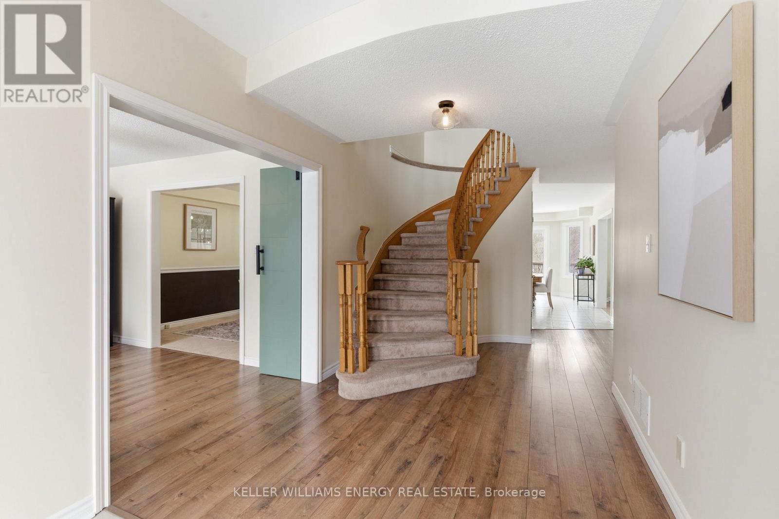 105 Guildwood Drive, Clarington, Ontario  L1C 5C7 - Photo 4 - E12899444