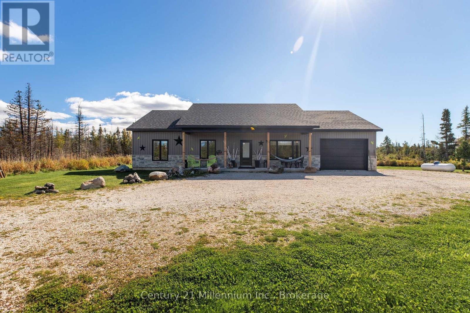 621 Lindsay  30 Road, Northern Bruce Peninsula, Ontario  N0H 1Z0 - Photo 2 - X12899454