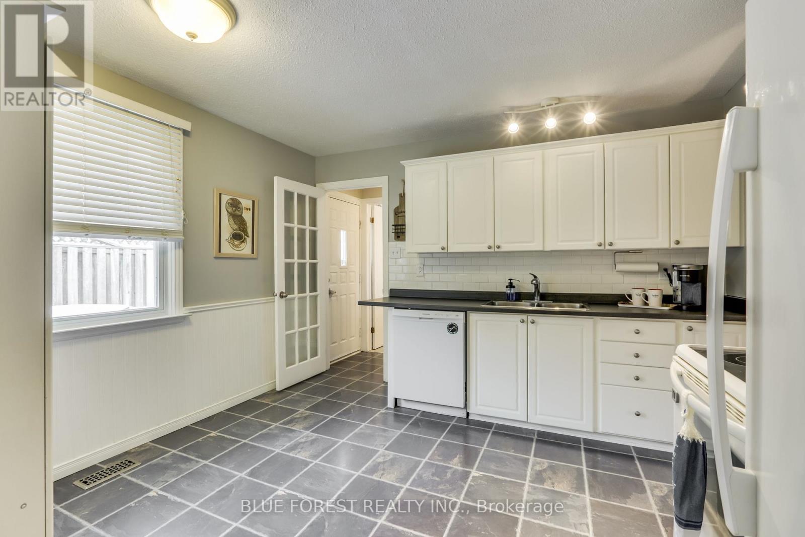 1089 Viscount Road, London South, Ontario  N6K 1H9 - Photo 10 - X12899334