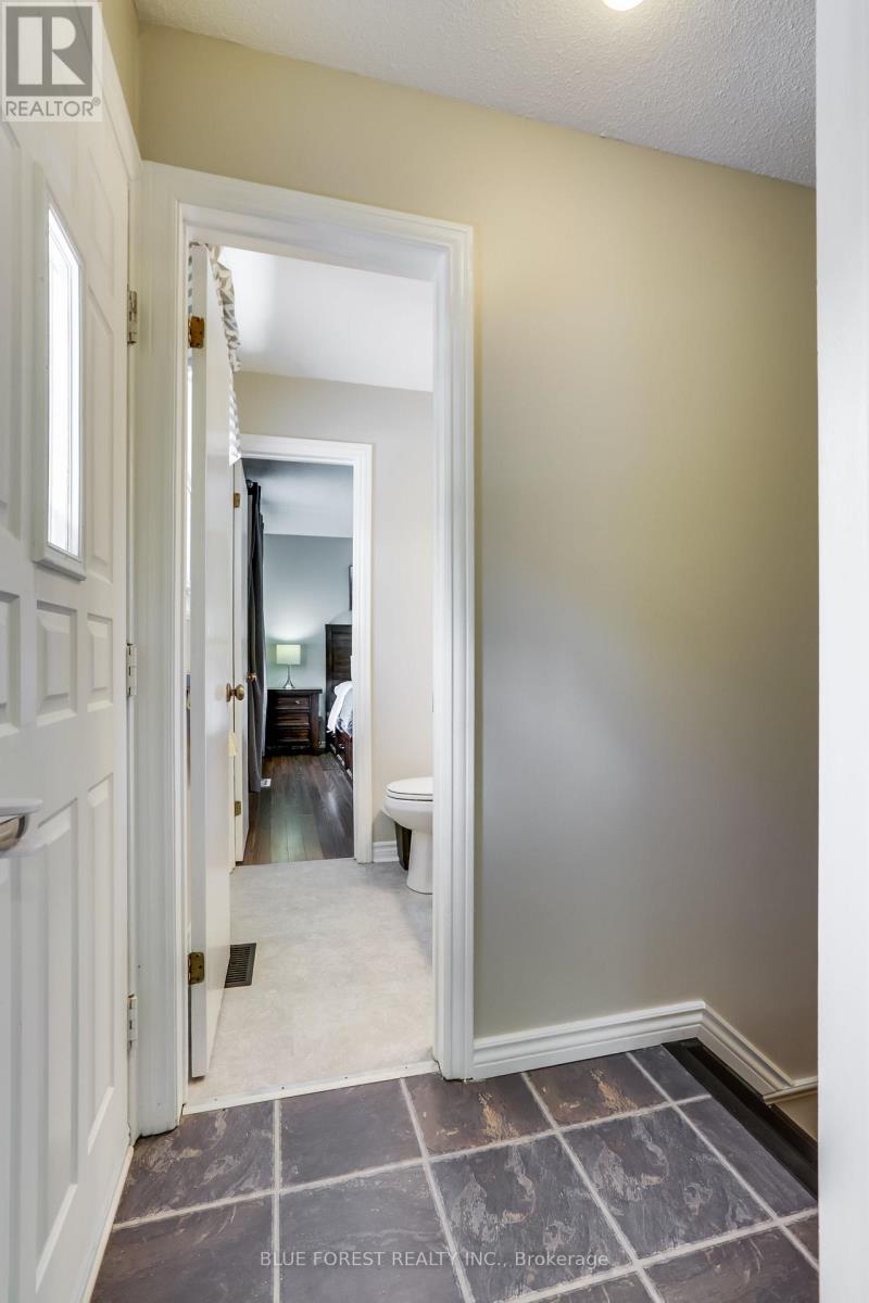 1089 Viscount Road, London South, Ontario  N6K 1H9 - Photo 13 - X12899334