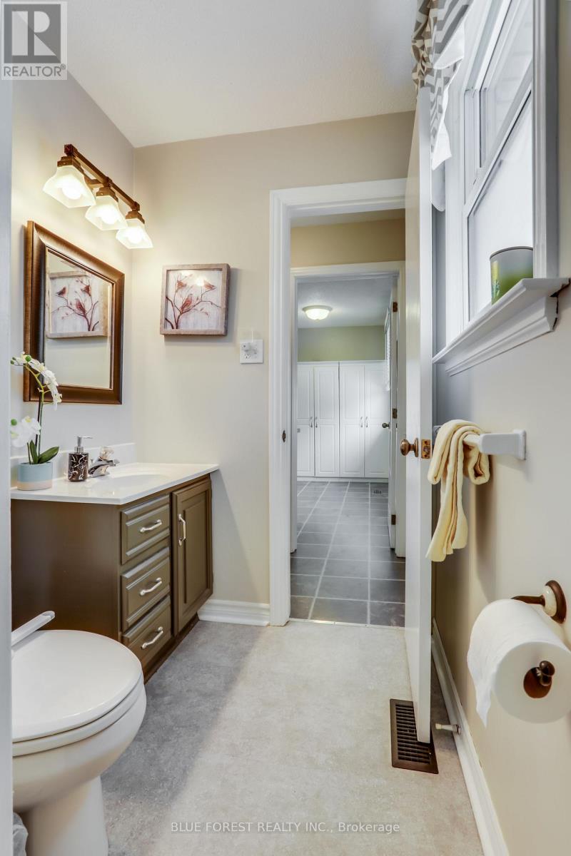 1089 Viscount Road, London South, Ontario  N6K 1H9 - Photo 14 - X12899334