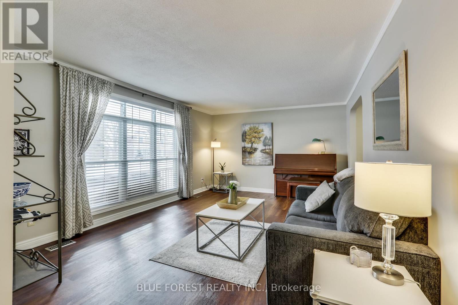 1089 Viscount Road, London South, Ontario  N6K 1H9 - Photo 2 - X12899334