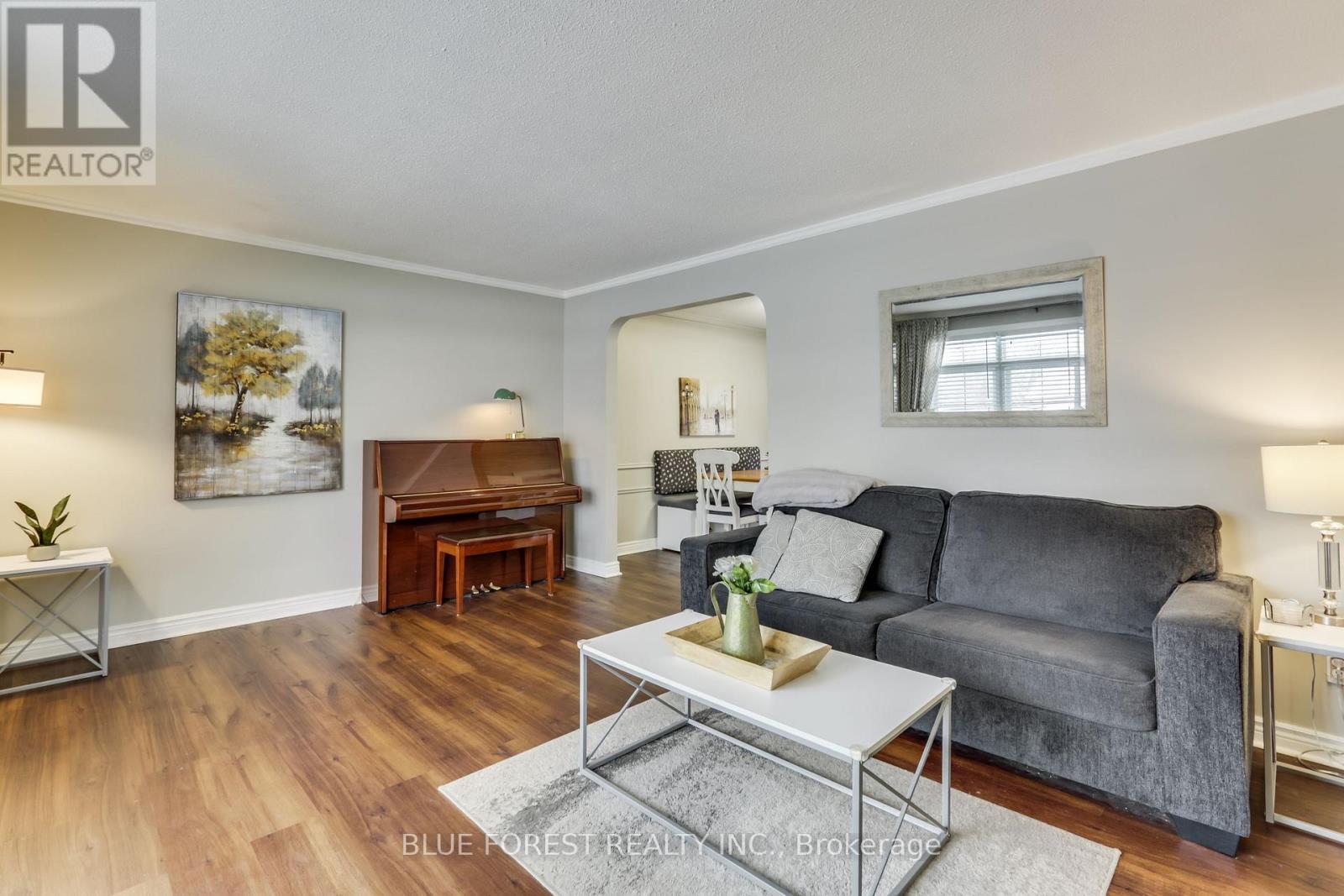 1089 Viscount Road, London South, Ontario  N6K 1H9 - Photo 3 - X12899334