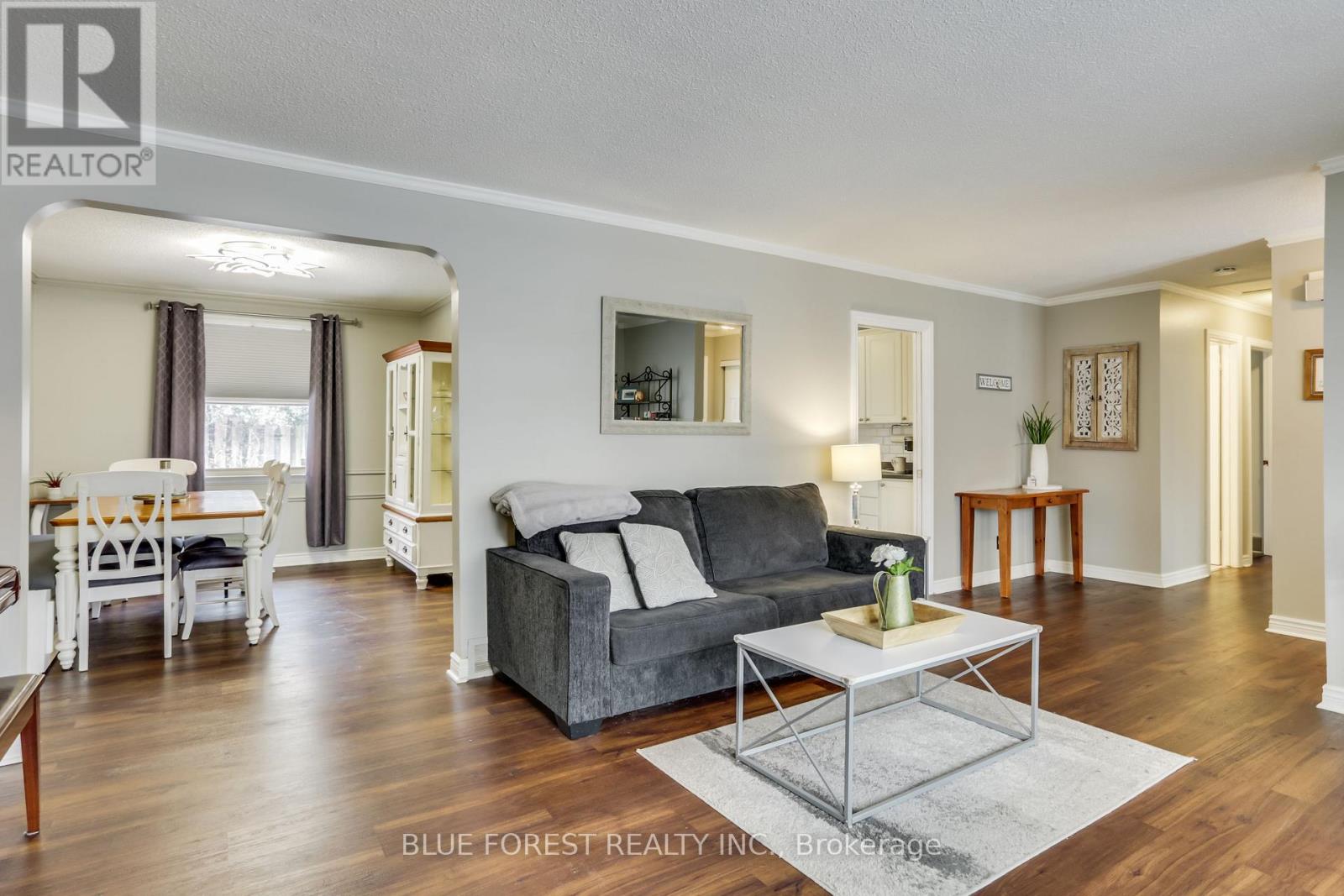 1089 Viscount Road, London South, Ontario  N6K 1H9 - Photo 4 - X12899334