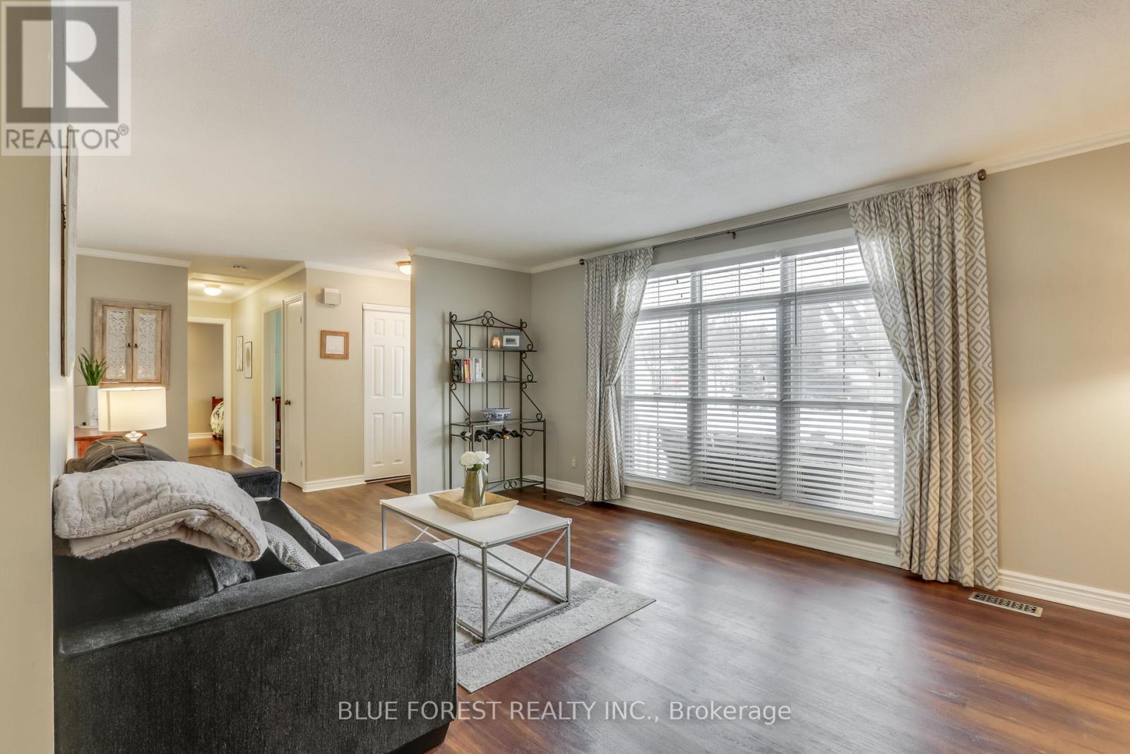 1089 Viscount Road, London South, Ontario  N6K 1H9 - Photo 5 - X12899334