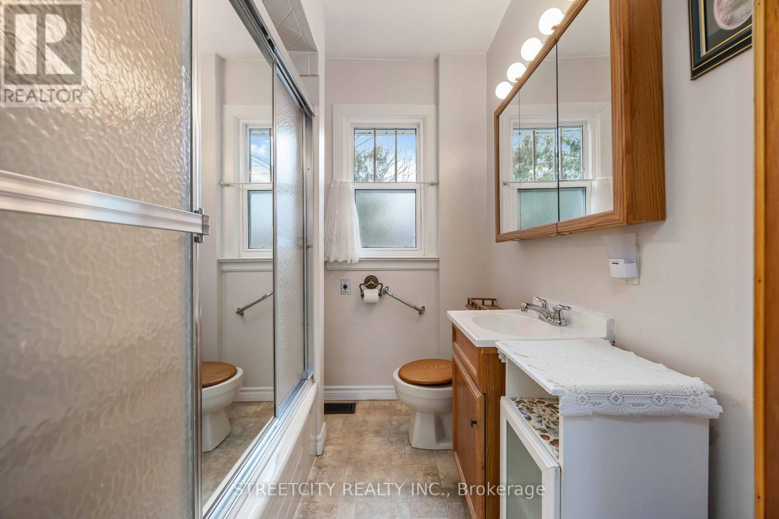 318 Cobden Street, Sarnia, Ontario  N7T 4A3 - Photo 10 - X12899384