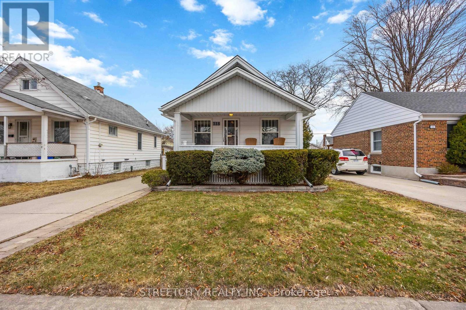 318 Cobden Street, Sarnia, Ontario  N7T 4A3 - Photo 2 - X12899384