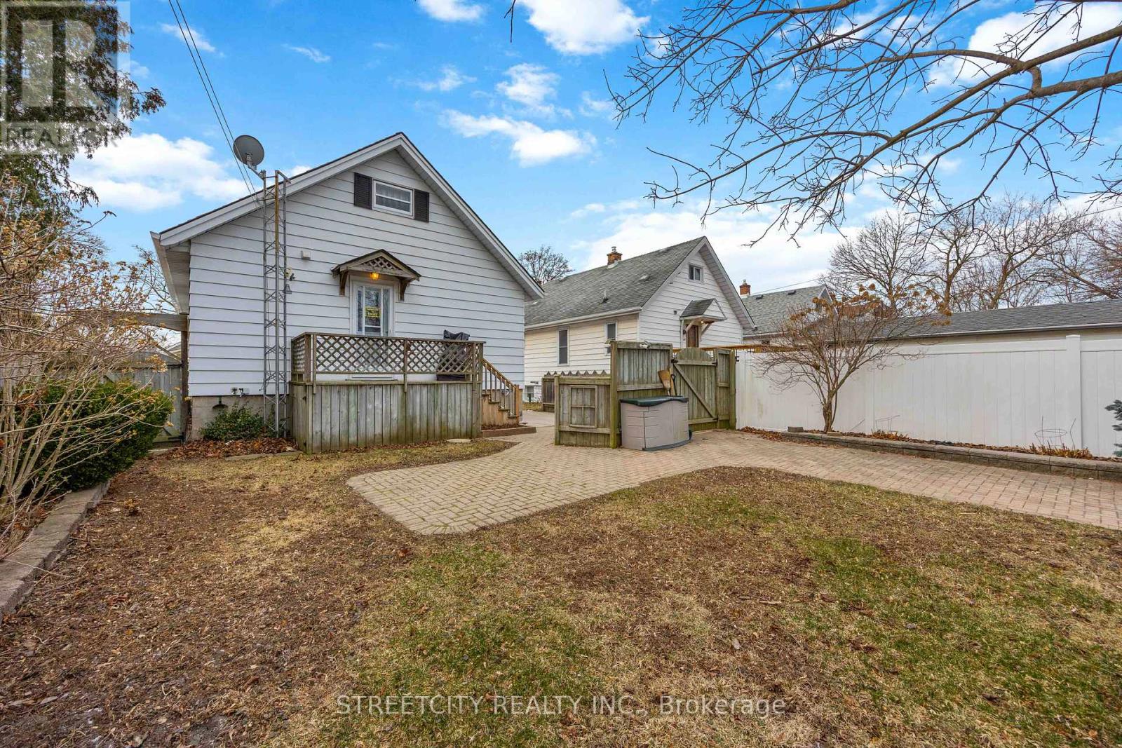 318 Cobden Street, Sarnia, Ontario  N7T 4A3 - Photo 24 - X12899384