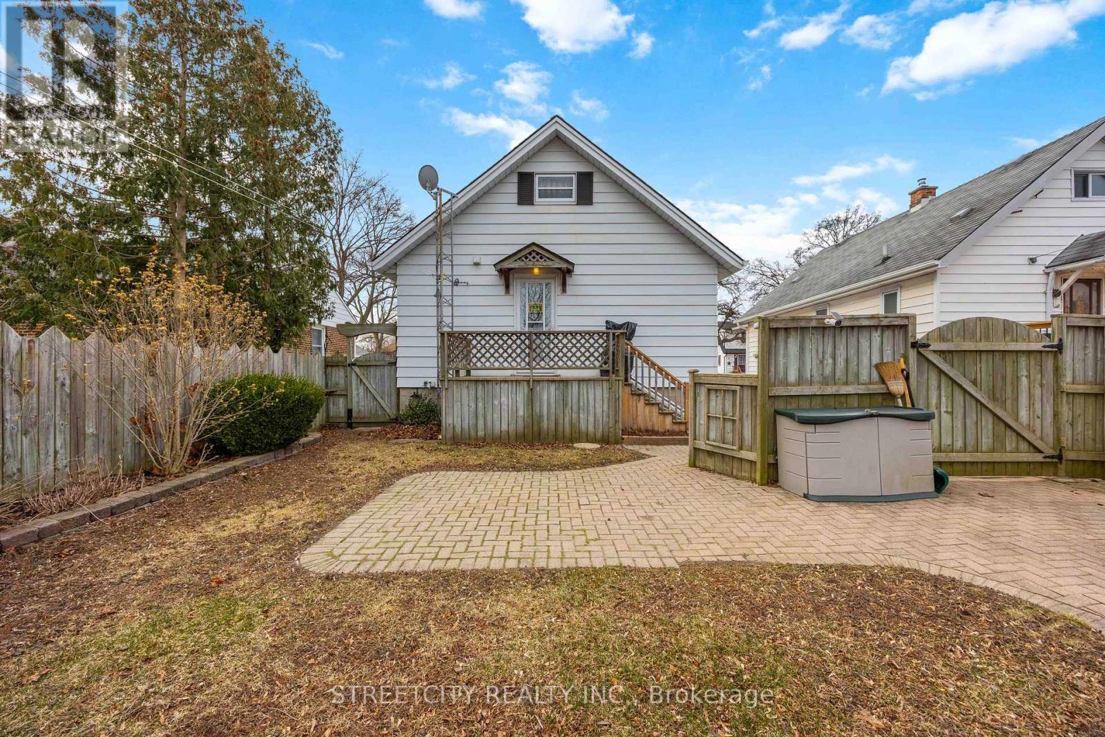 318 Cobden Street, Sarnia, Ontario  N7T 4A3 - Photo 25 - X12899384