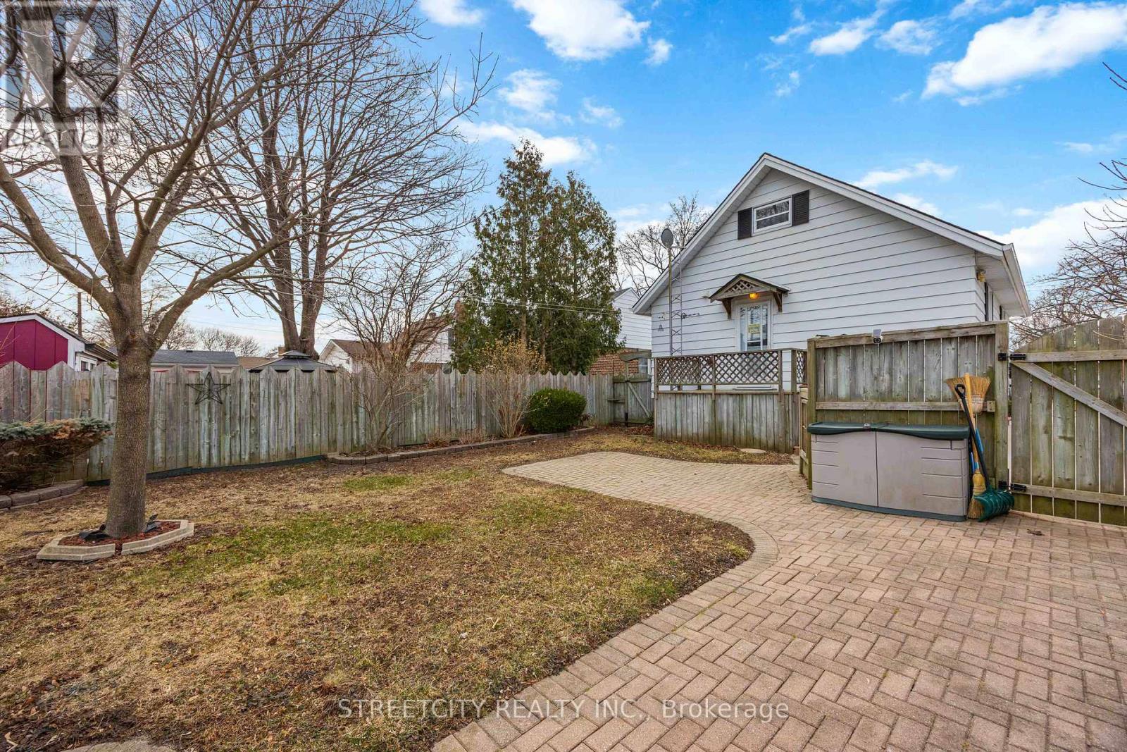 318 Cobden Street, Sarnia, Ontario  N7T 4A3 - Photo 26 - X12899384