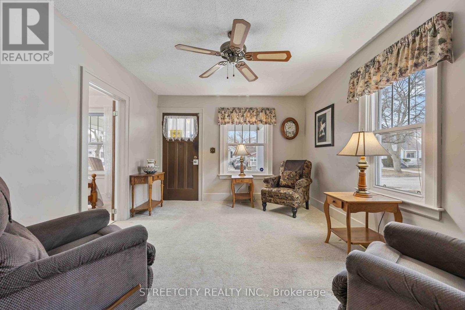 318 Cobden Street, Sarnia, Ontario  N7T 4A3 - Photo 4 - X12899384