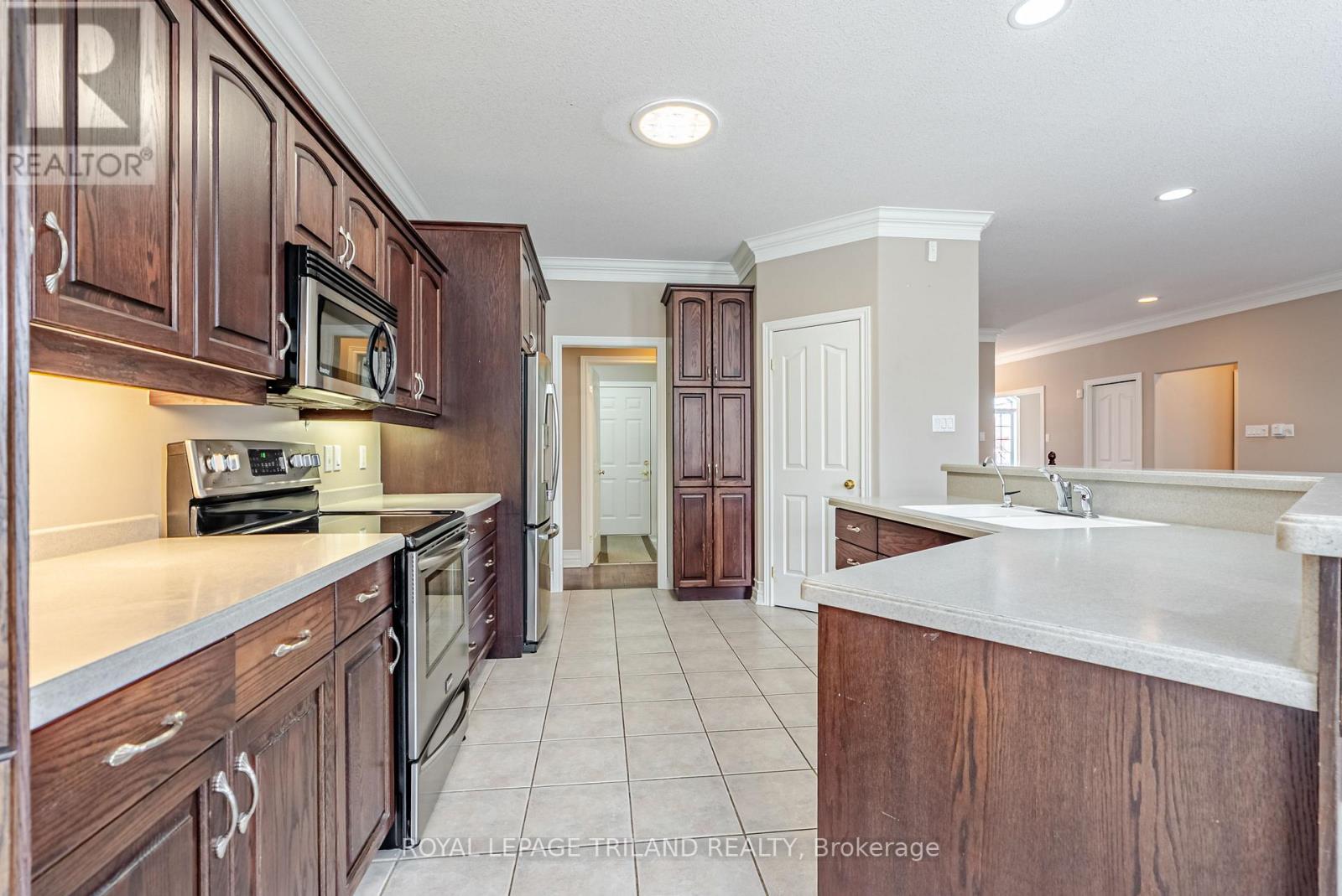 43 Pinehurst Drive, Thames Centre, Ontario  N0L 1G2 - Photo 21 - X12899386