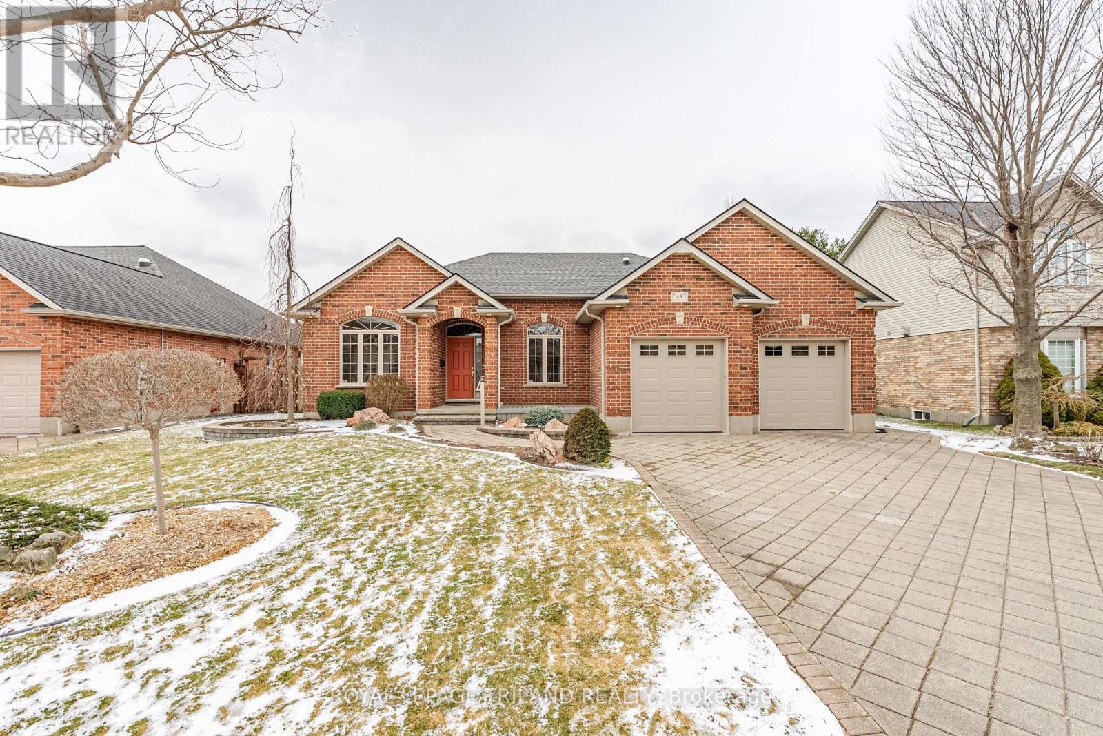 43 Pinehurst Drive, Thames Centre, Ontario  N0L 1G2 - Photo 4 - X12899386