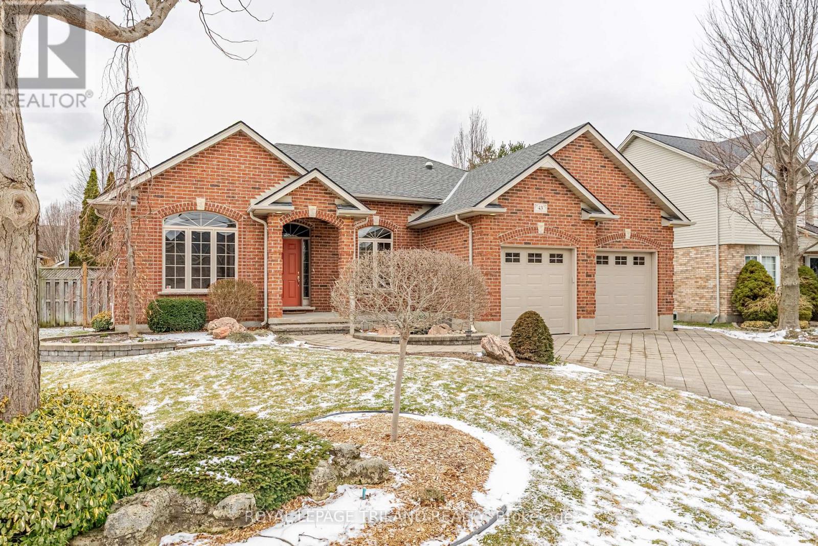 43 Pinehurst Drive, Thames Centre, Ontario  N0L 1G2 - Photo 6 - X12899386