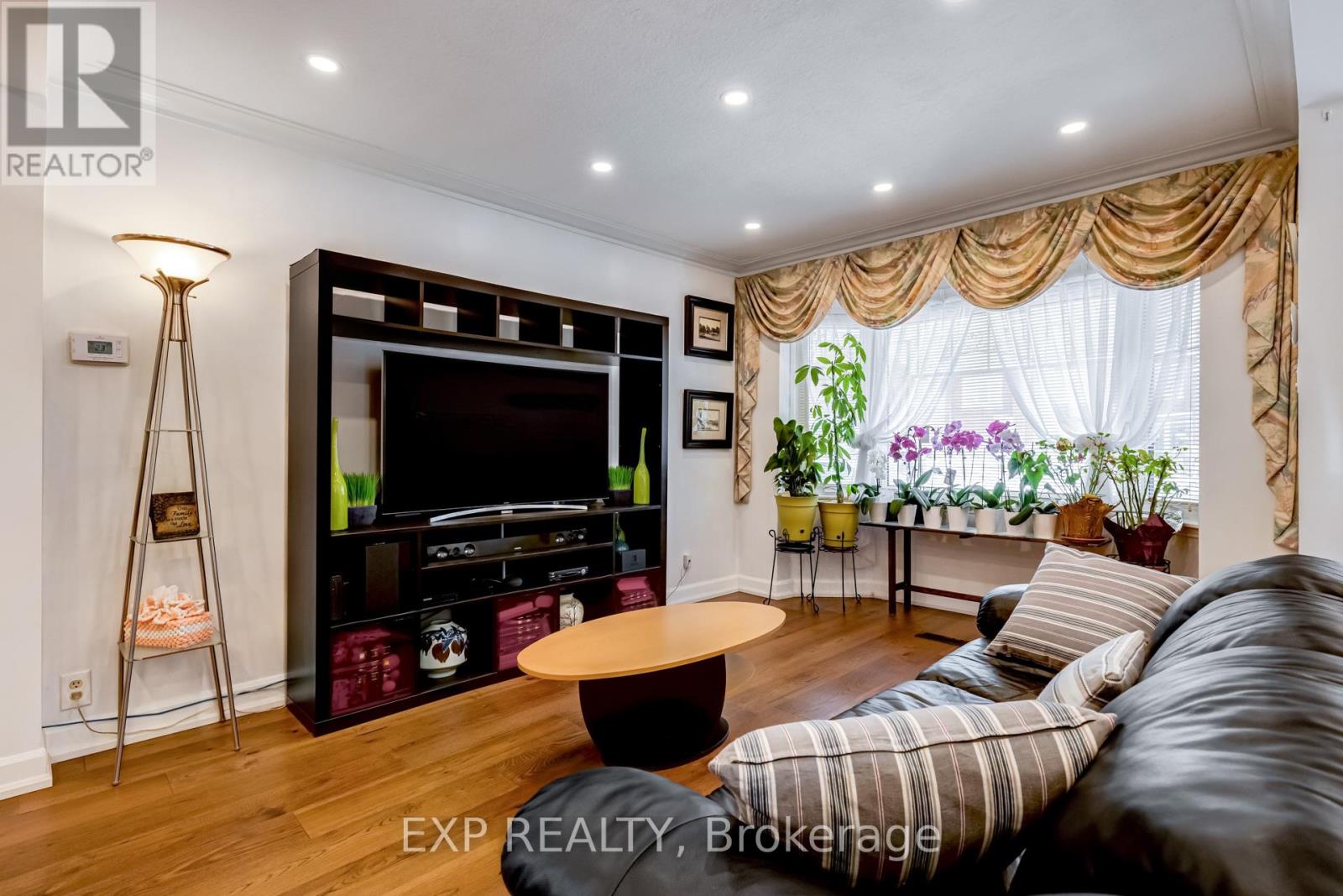 436 Oakwood Avenue, Toronto (Oakwood Village), Ontario  M6E 2W5 - Photo 4 - C12899296