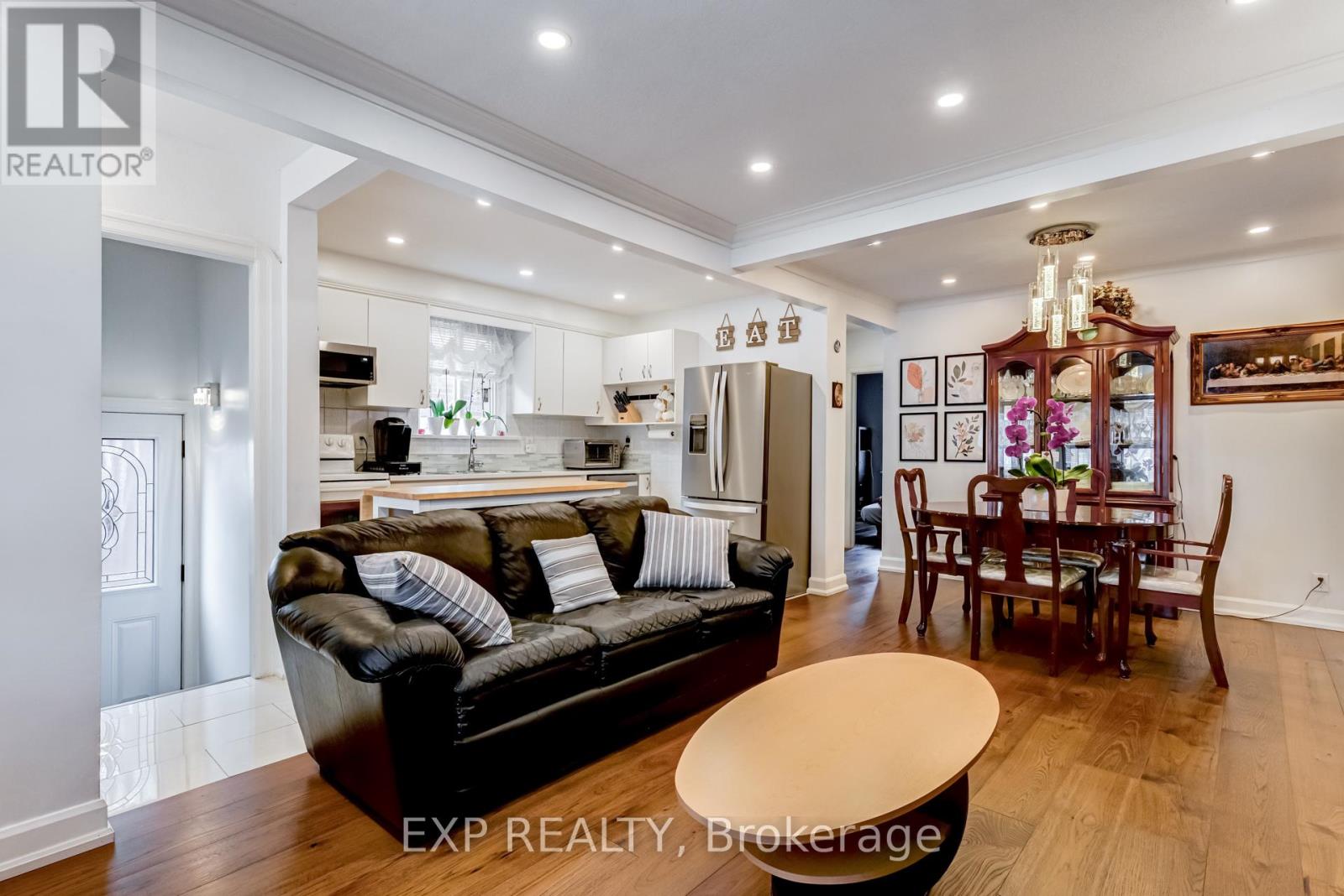 436 Oakwood Avenue, Toronto (Oakwood Village), Ontario  M6E 2W5 - Photo 6 - C12899296