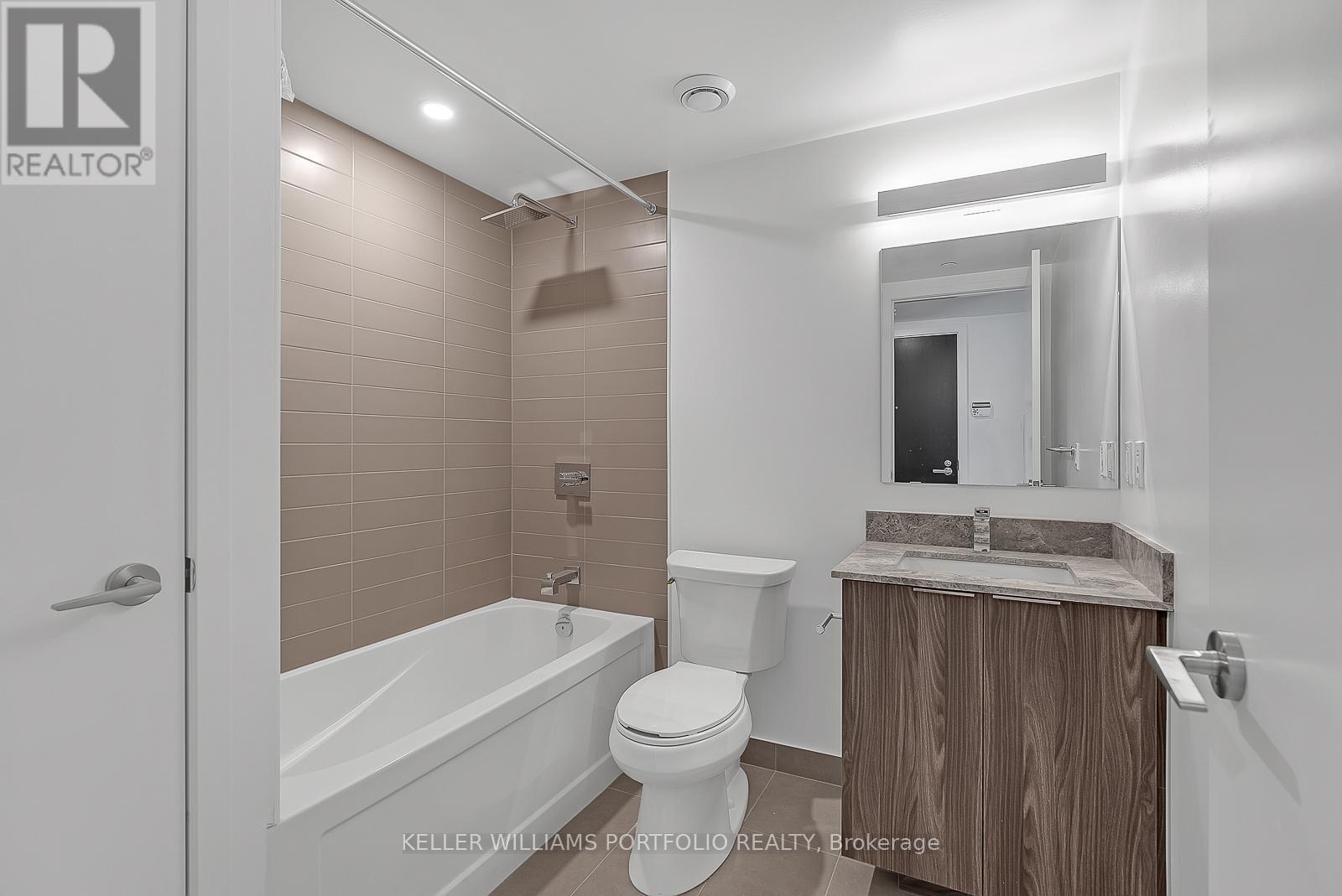 3912 - 501 Yonge Street, Toronto, Ontario  M4Y 0G8 - Photo 3 - C12899344