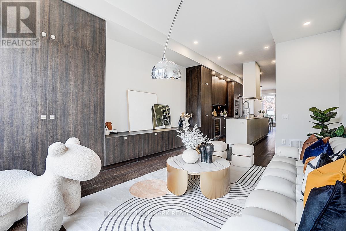 295 Roxton Road, Toronto, Ontario  M6G 3R1 - Photo 15 - C12899350