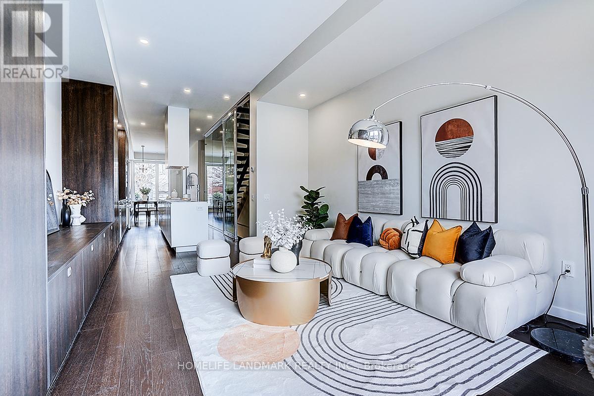 295 Roxton Road, Toronto, Ontario  M6G 3R1 - Photo 17 - C12899350