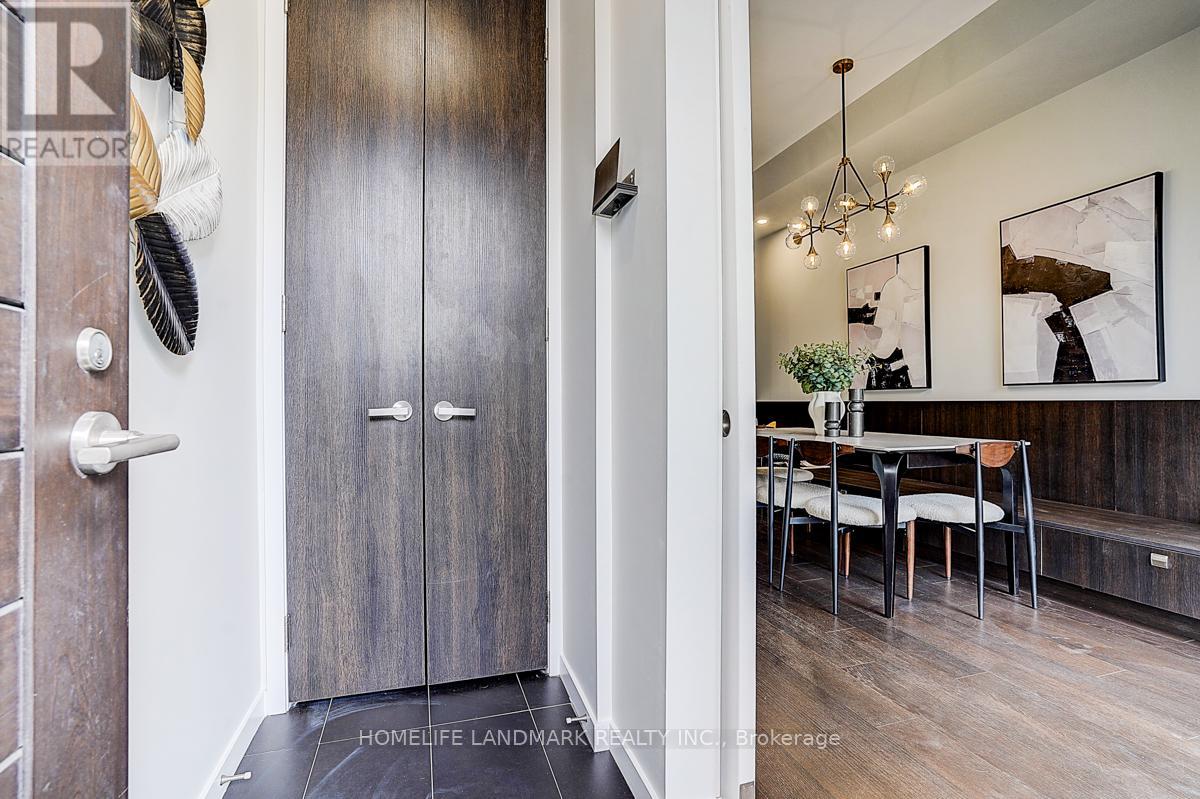 295 Roxton Road, Toronto, Ontario  M6G 3R1 - Photo 2 - C12899350