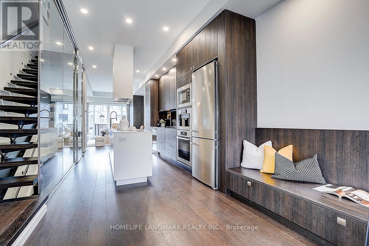 295 Roxton Road, Toronto, Ontario  M6G 3R1 - Photo 4 - C12899350