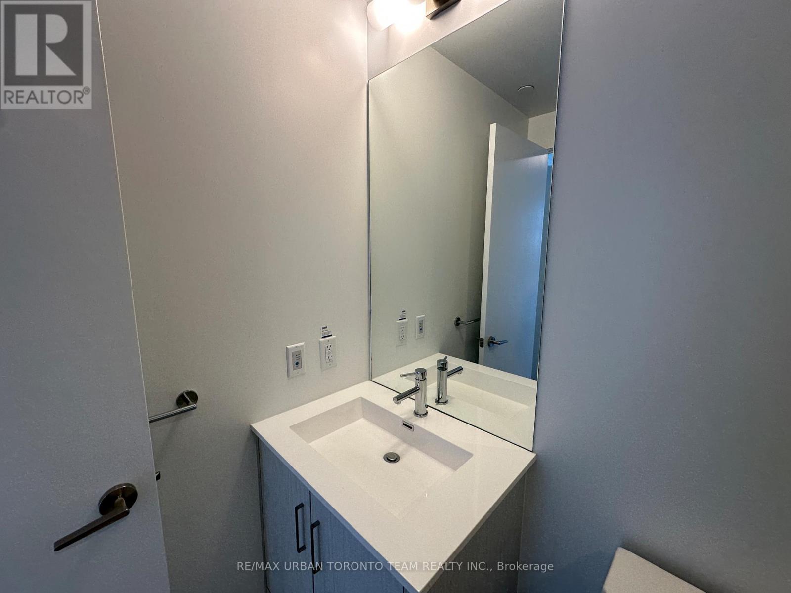 2709 - 180 Front Street E, Toronto, Ontario  M5A 0K9 - Photo 11 - C12899400