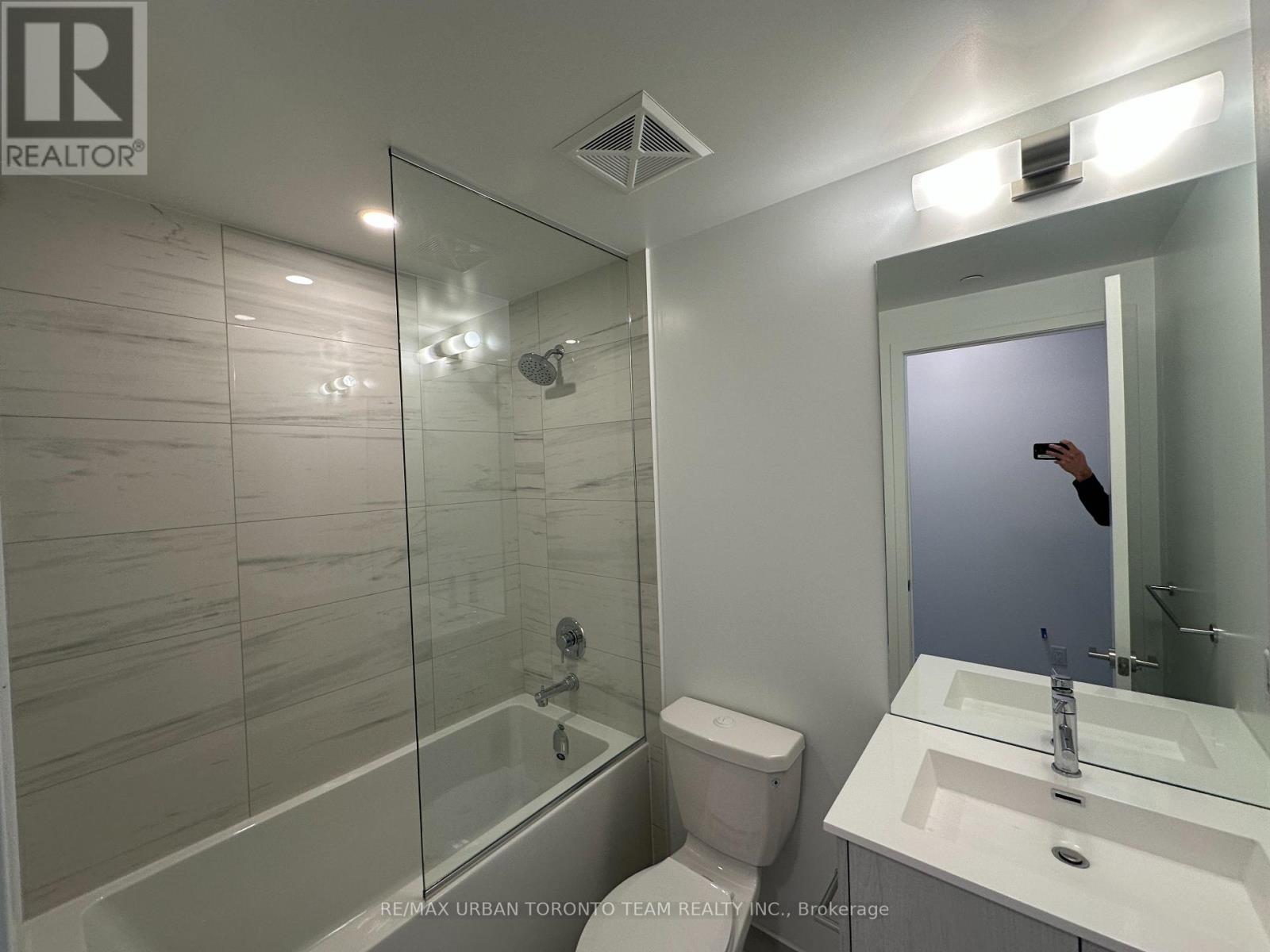 2709 - 180 Front Street E, Toronto, Ontario  M5A 0K9 - Photo 15 - C12899400