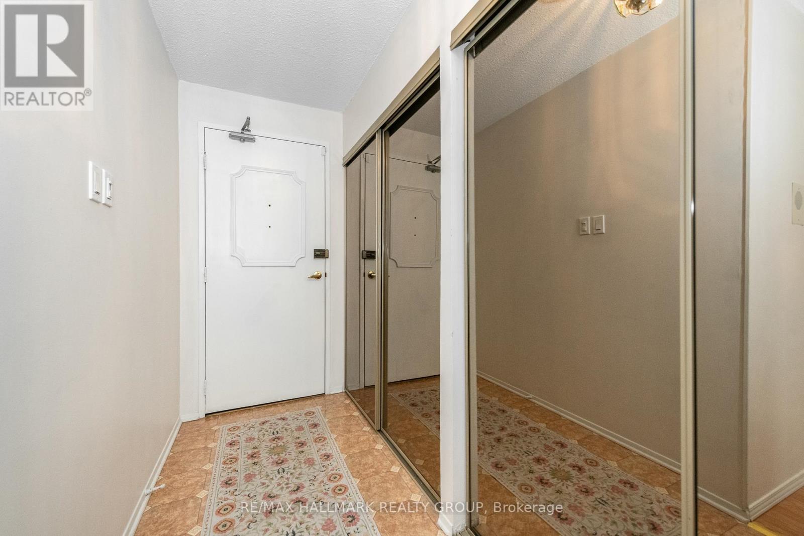 107 - 158a Mcarthur Avenue, Ottawa, Ontario  K1L 7E7 - Photo 3 - X12899266