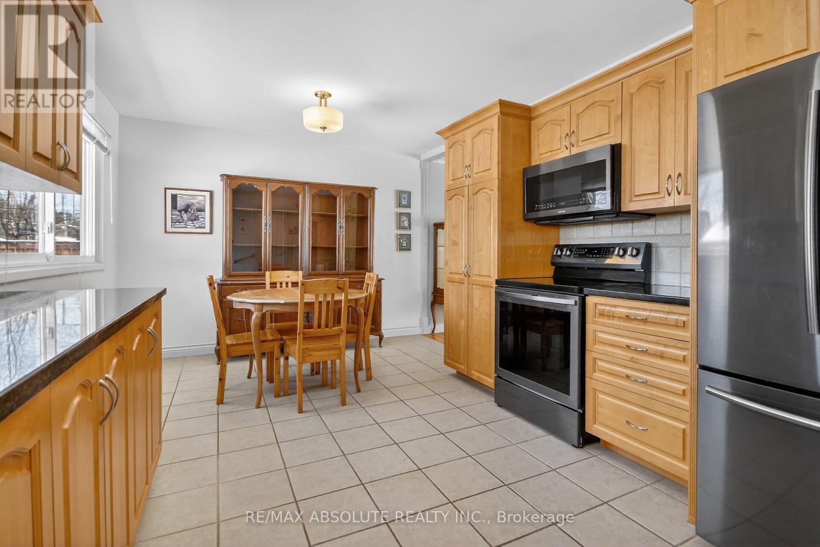 62 Foothills Drive, Ottawa, Ontario  K2H 6K3 - Photo 13 - X12899310