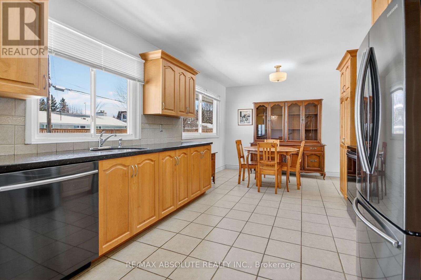 62 Foothills Drive, Ottawa, Ontario  K2H 6K3 - Photo 15 - X12899310