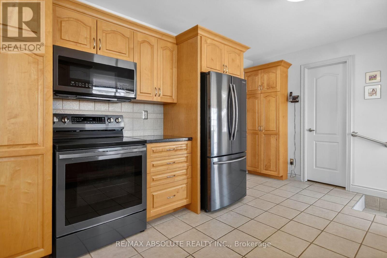 62 Foothills Drive, Ottawa, Ontario  K2H 6K3 - Photo 17 - X12899310