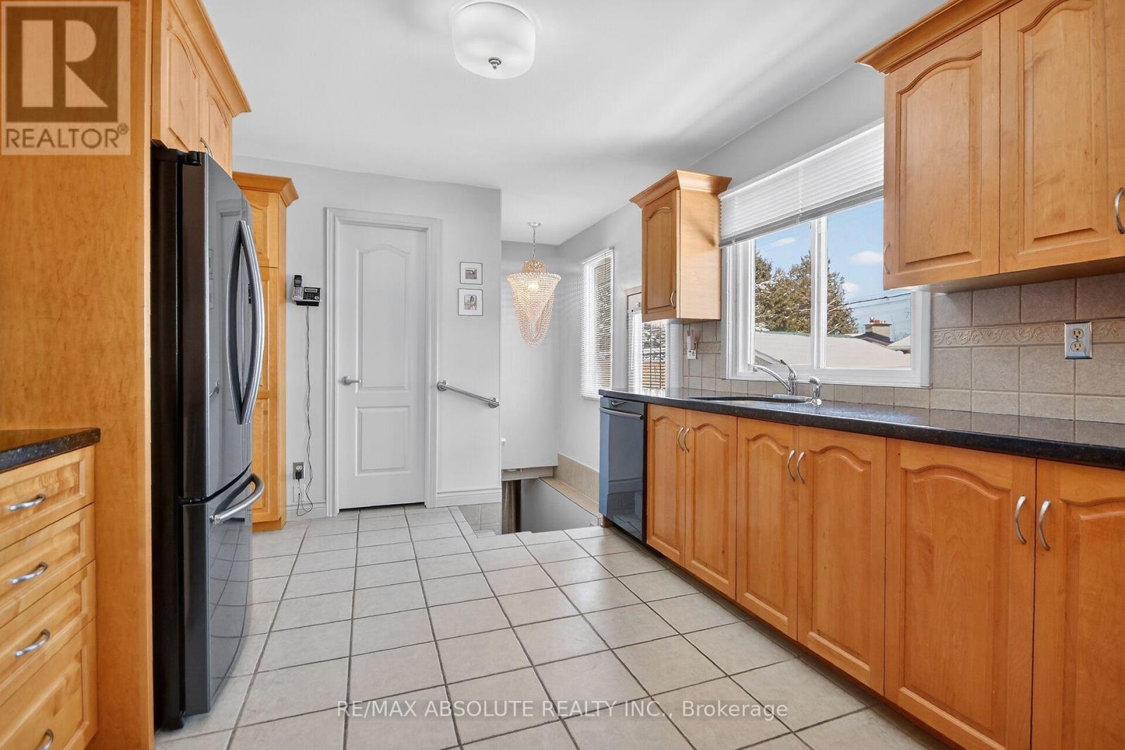 62 Foothills Drive, Ottawa, Ontario  K2H 6K3 - Photo 19 - X12899310